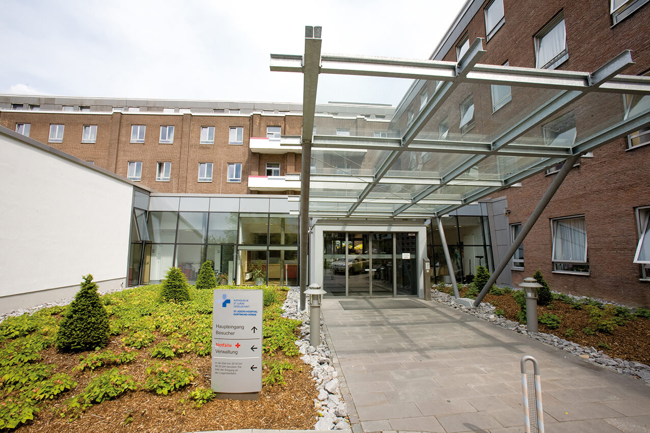 Foto: Eingang St. Josefs-Hospital